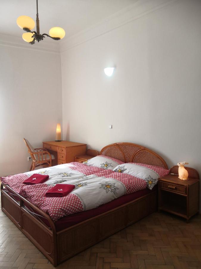 Swiss House Apartment *